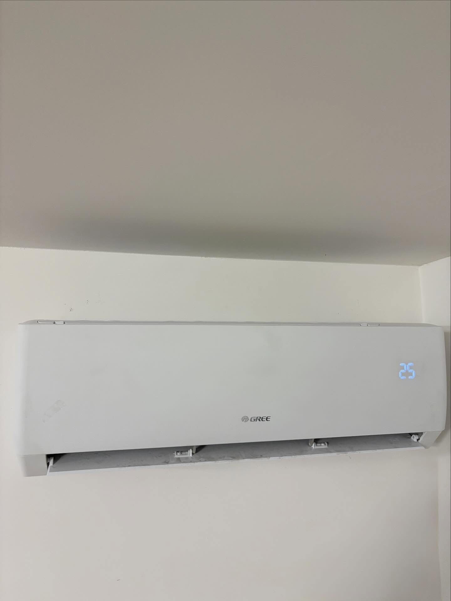 Montaža klima uređaja u kancelariji